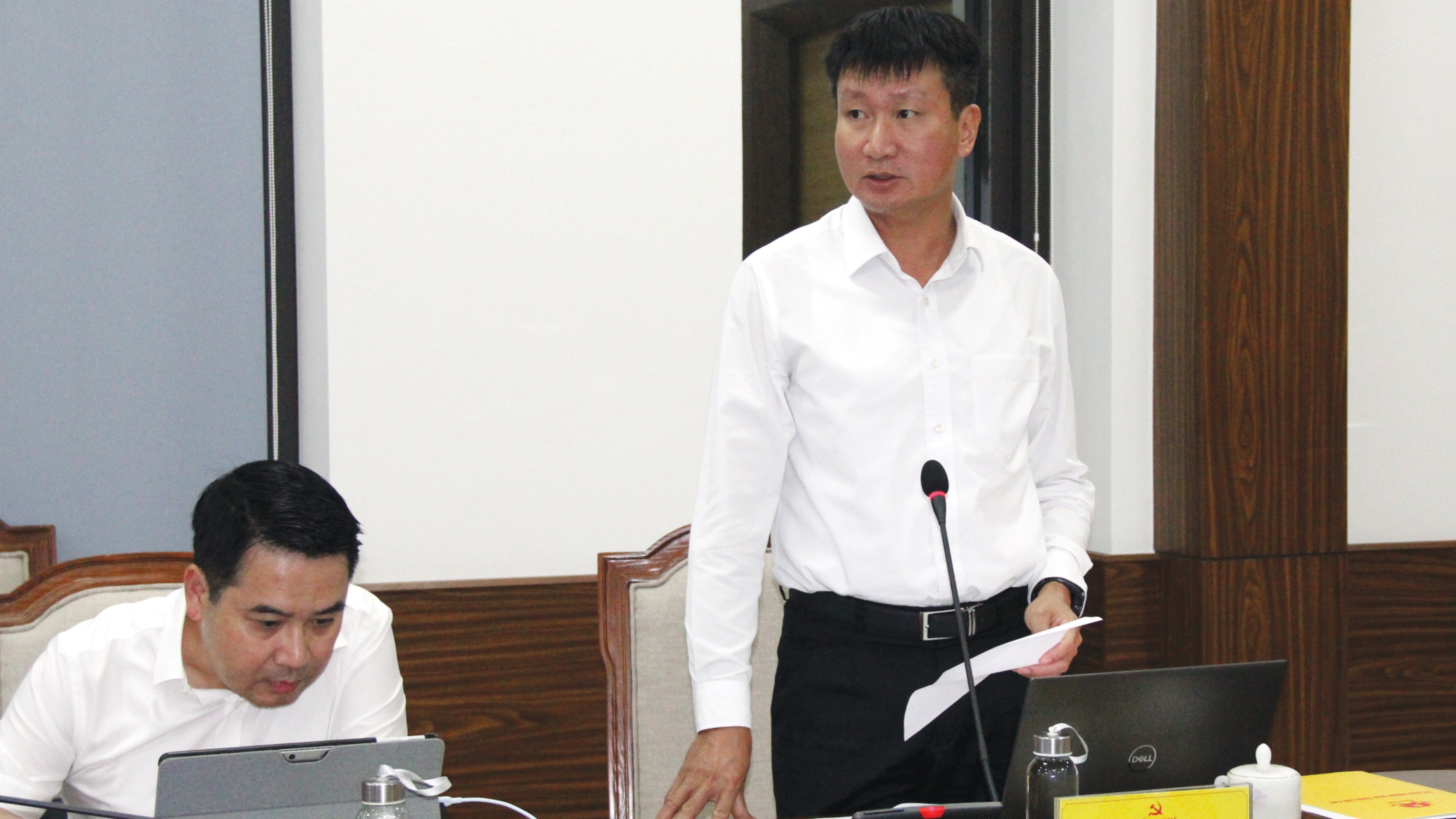 Đồng chí Trần Huy Tuấn, Chủ tịch UBND tỉnh phát biểu tại cuộc họp. 5-3064.jpg