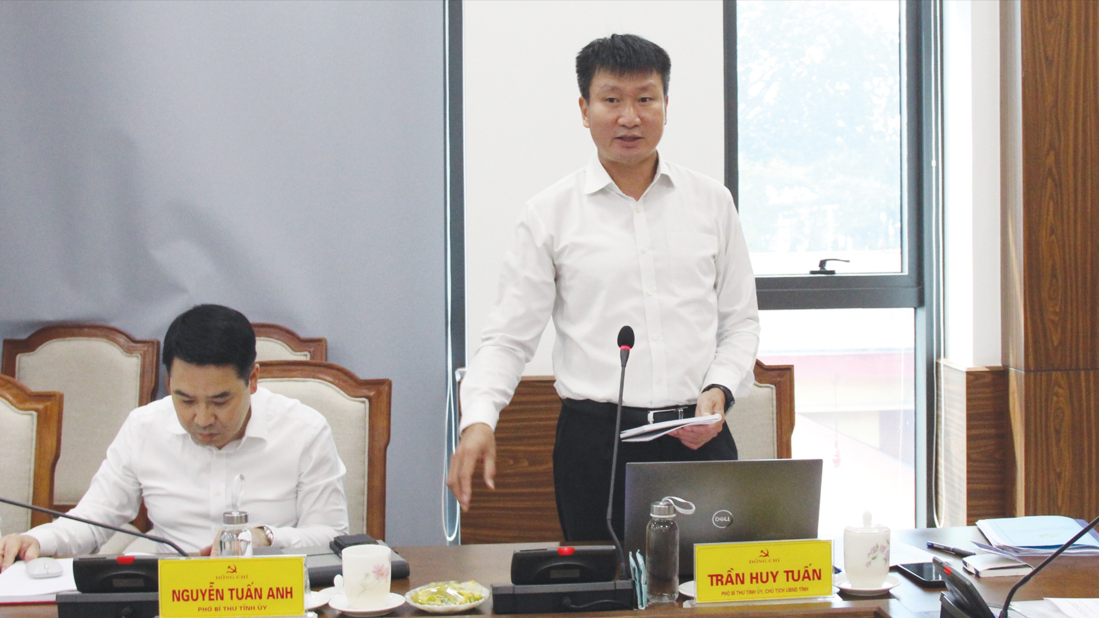 Đồng chí Trần Huy Tuấn, Chủ tịch UBND tỉnh phát biểu ý kiến tại cuộc họp. 5-1682.jpg