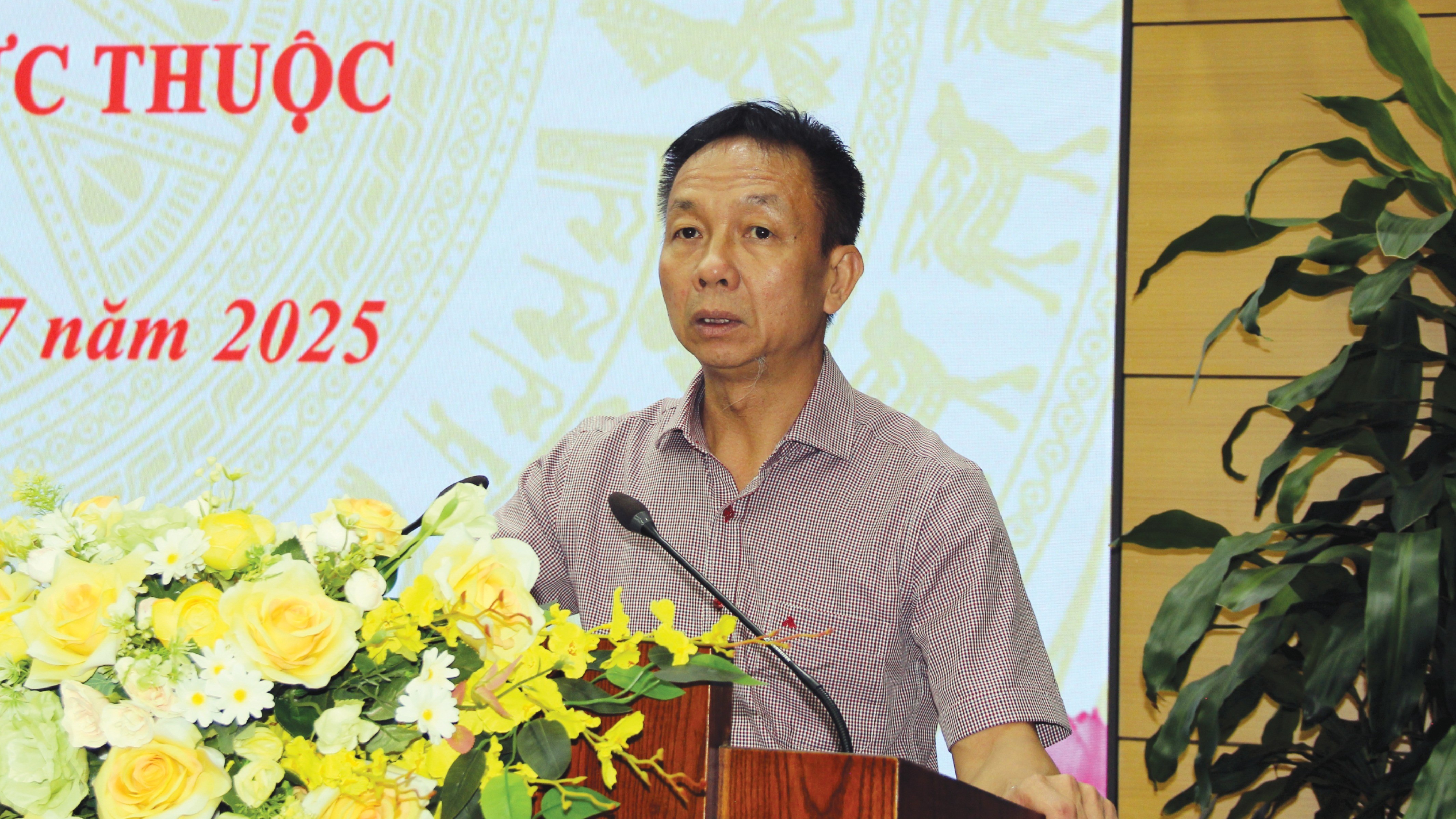 Đồng chí Vũ Quỳnh Khánh, Bí thư Đảng ủy, Phó Chủ tịch Thường trực HĐND tỉnh phát biểu chỉ đạo tại hội nghị. 1-3202.jpg