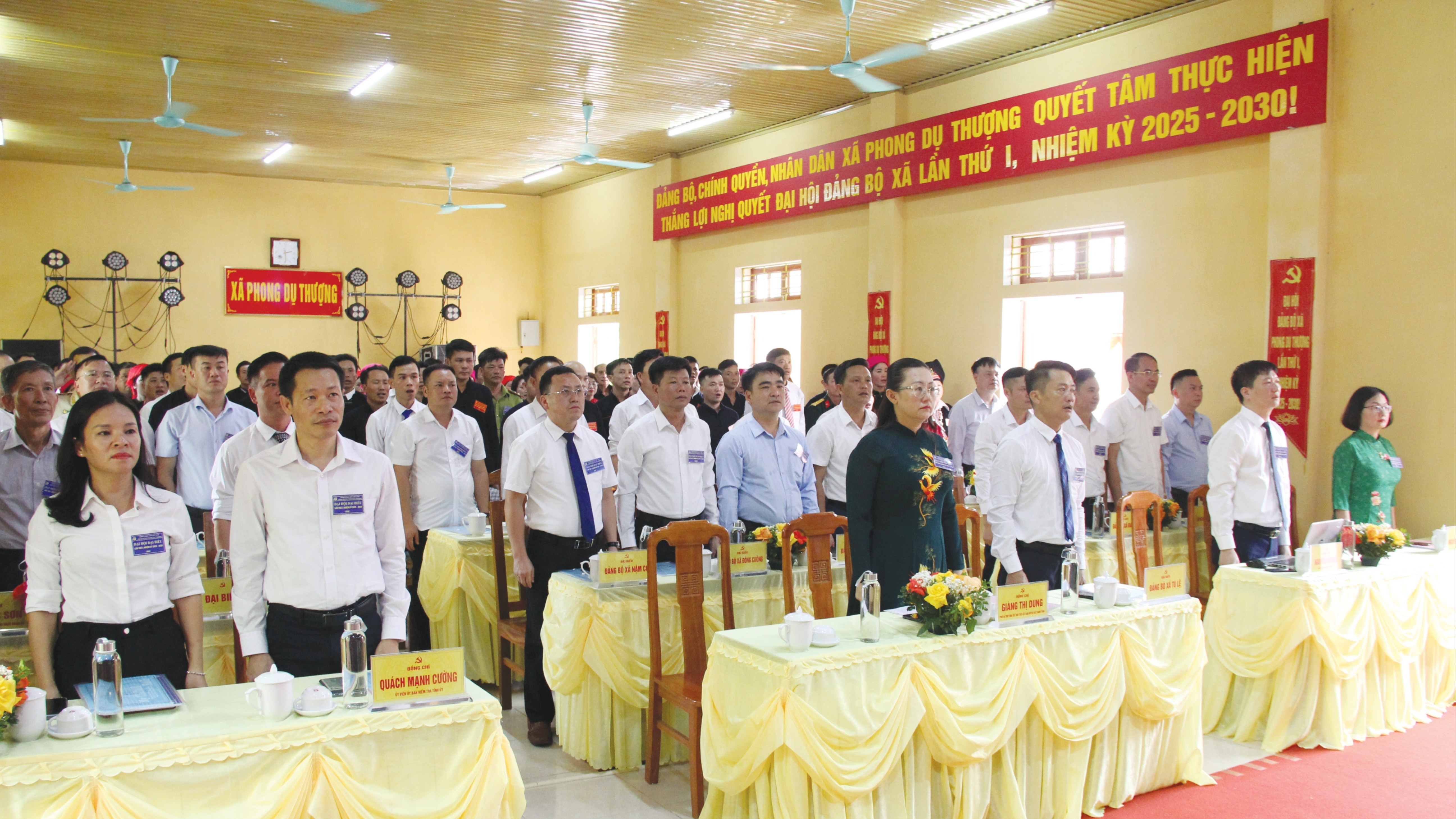 Các đại biểu tham dự đại hội. 10-3776-9296.jpg