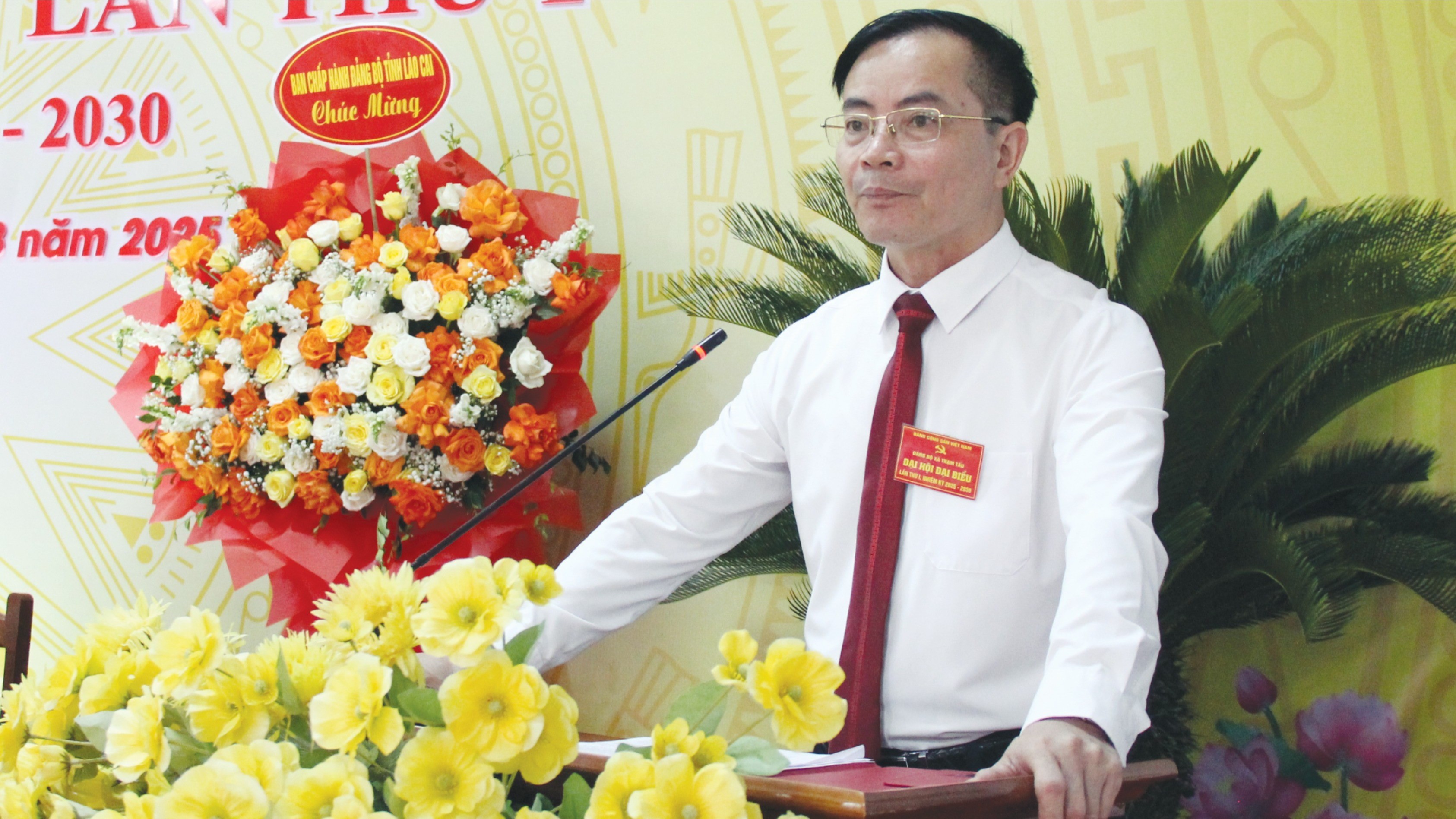 Đồng chí Trịnh Văn Xuê - Bí thư Đảng ủy xã phát biểu khai mạc Đại hội. 6-576.jpg