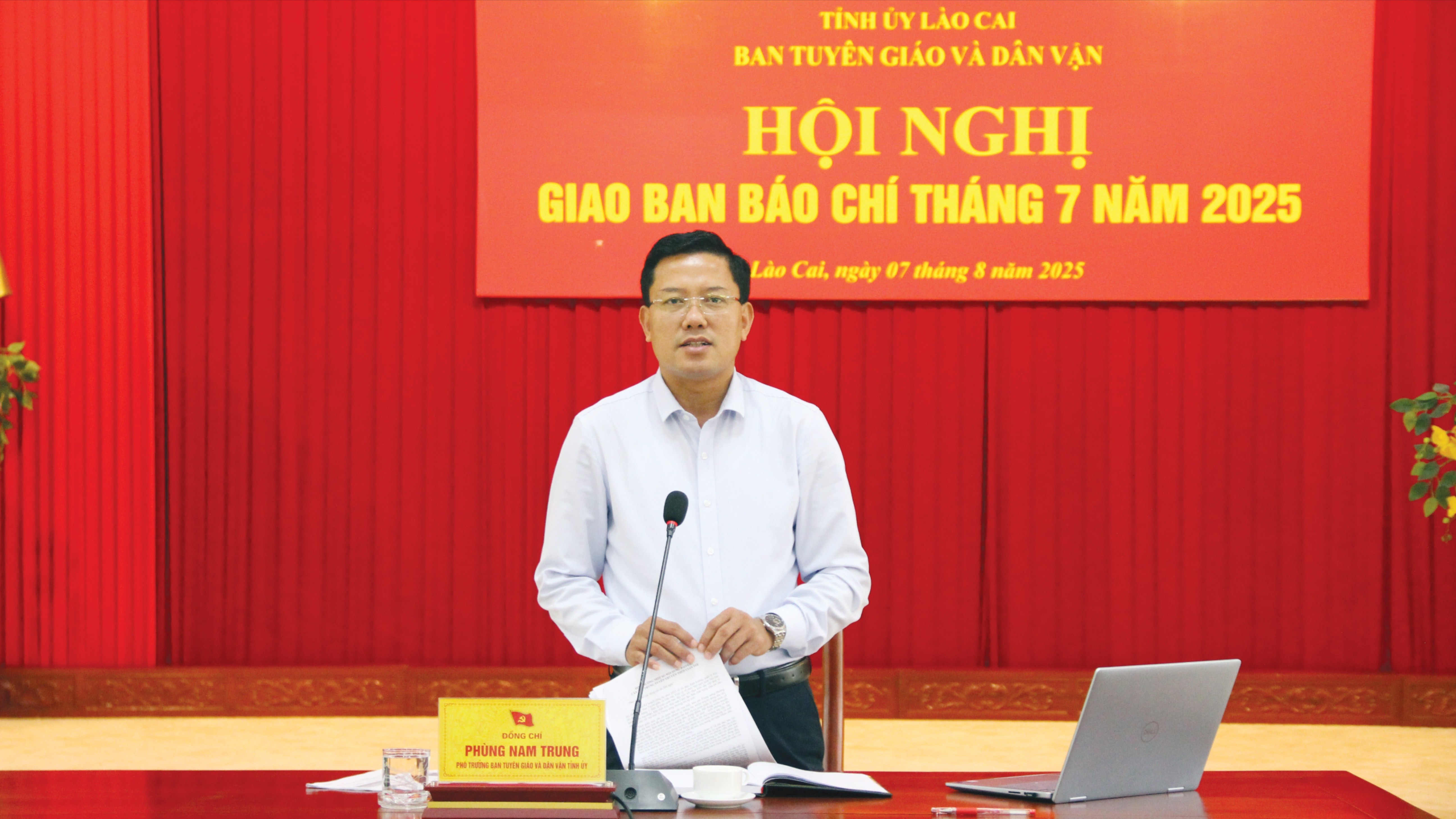 Đồng chí Phó Trưởng Ban Tuyên giáo và Dân vận Tỉnh ủy định hướng công tác tuyên truyền trong thời gian tới. 6-1807.jpg