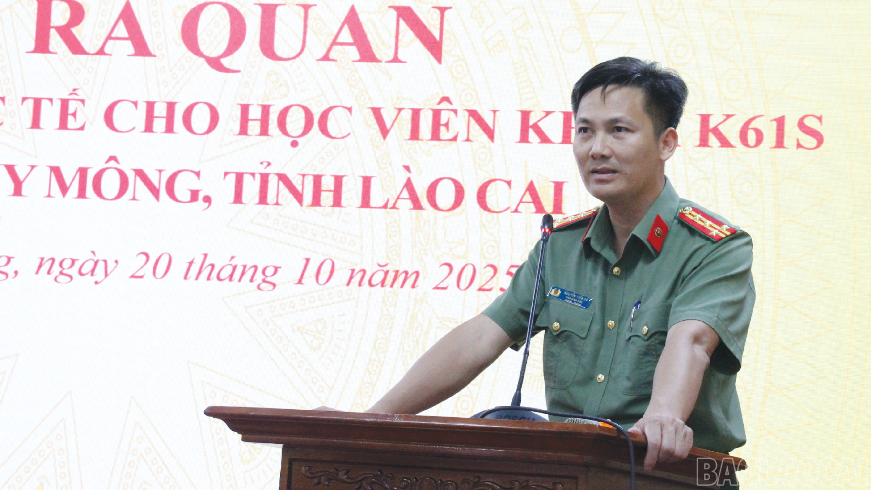 Đại tá Nguyễn Tiến Đỗ - Phó Giám đốc Công an tỉnh Lào Cai thông tin và chia sẻ nhanh tình hình an ninh trật tự trên địa bàn. baolaocai-br_2-9140.jpg