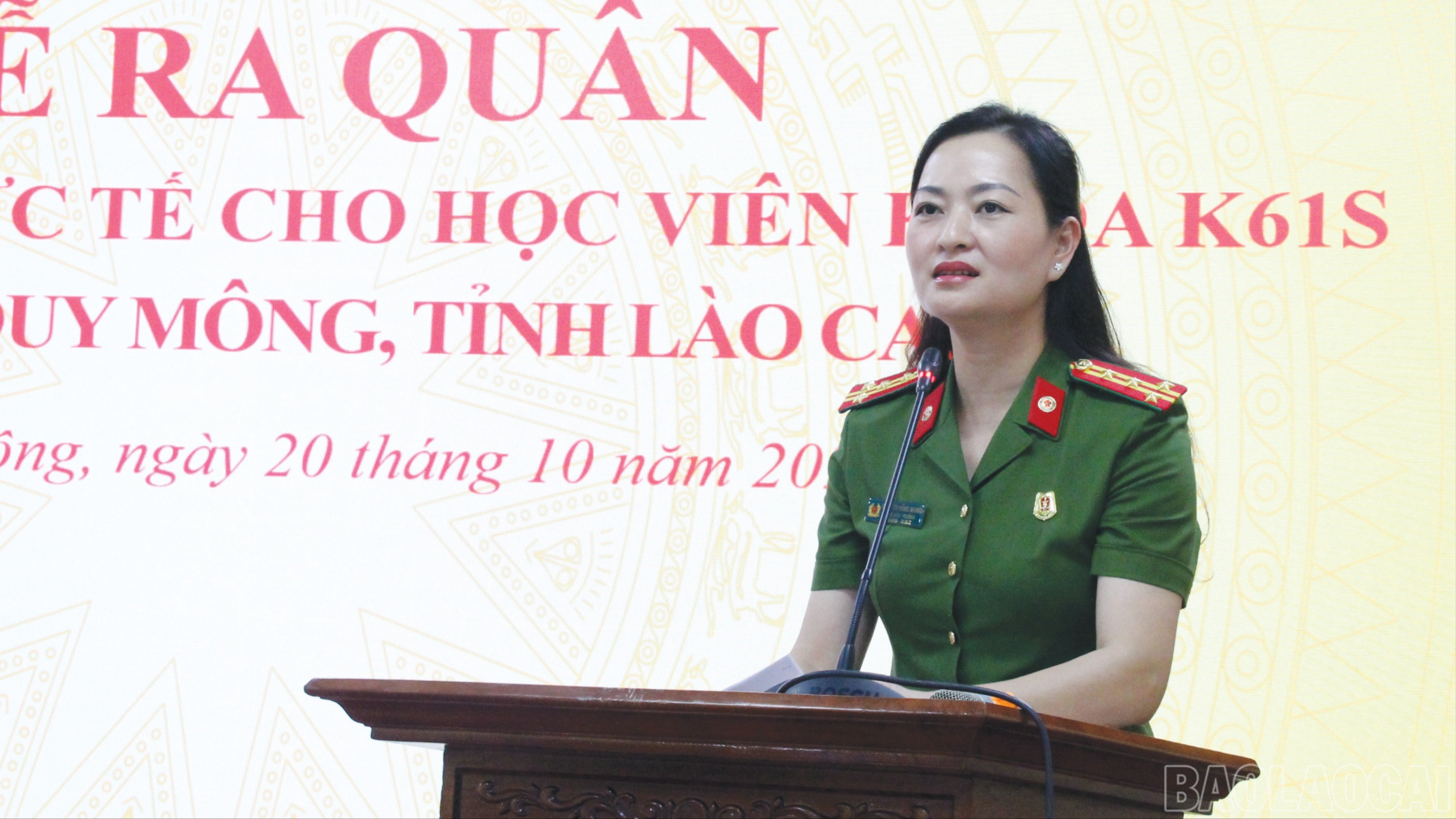 Đại tá, Tiến sĩ Đồng Thị Hồng Nhung - Phó Hiệu trưởng Trường Cao đẳng Cảnh sát Nhân dân I phát biểu tại buổi lễ. baolaocai-br_1-2439.jpg