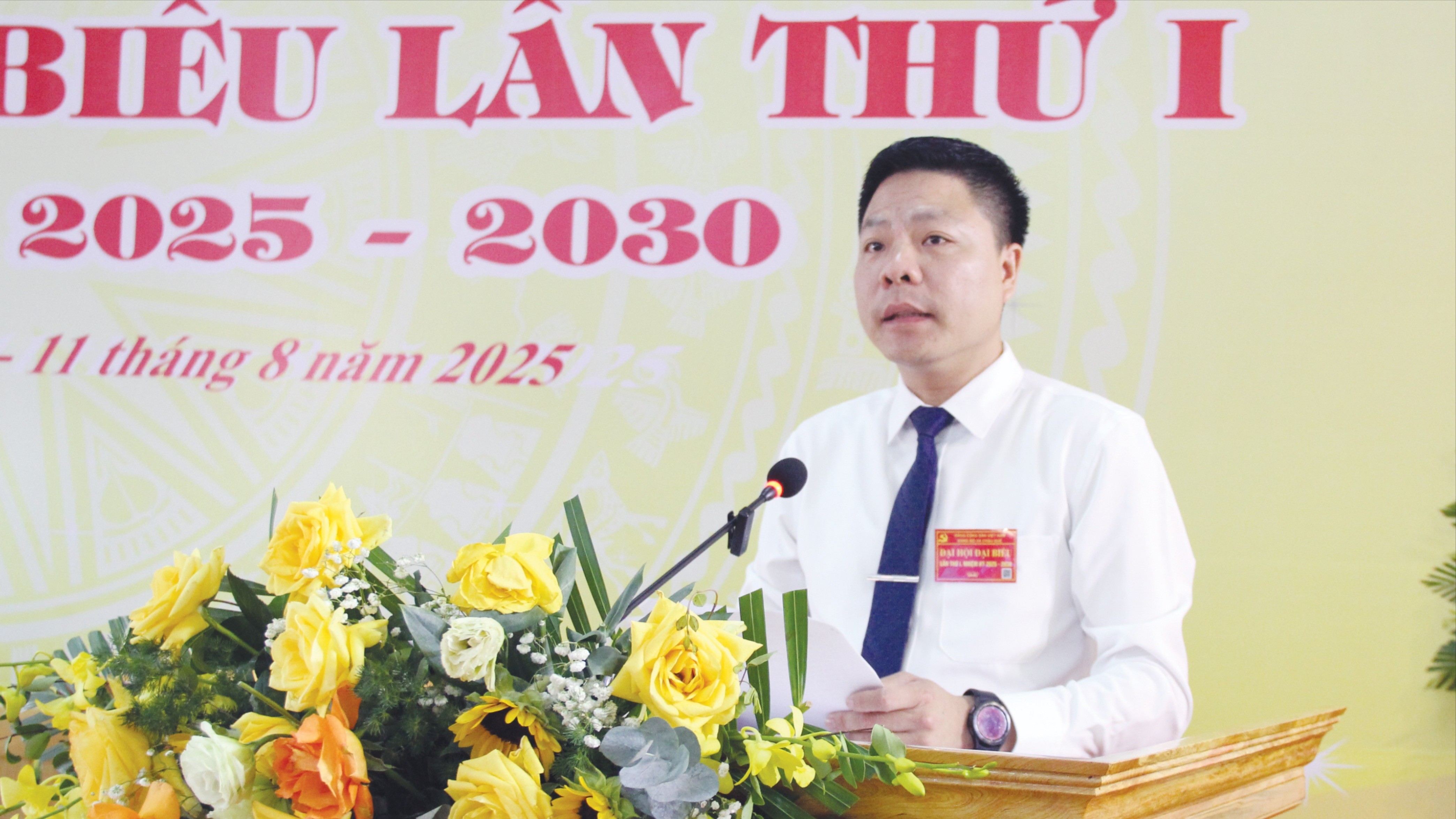 Đồng chí Phạm Trung Kiên - Bí thư Đảng ủy xã phát biểu khai mạc Đại hội. 6-4447-113.jpg