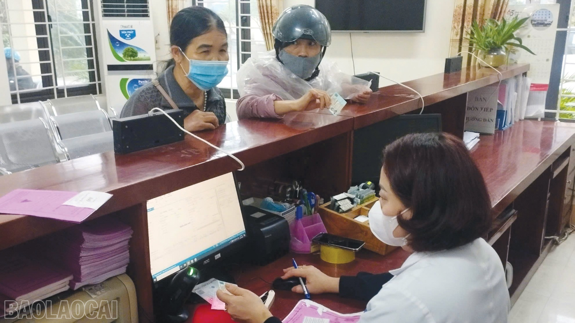 Thông tin người dân đến khám bệnh tại các cơ sở y tế được tra cứu nhanh chóng, thuận tiện. baolaocai-bl_56564-6816.jpg