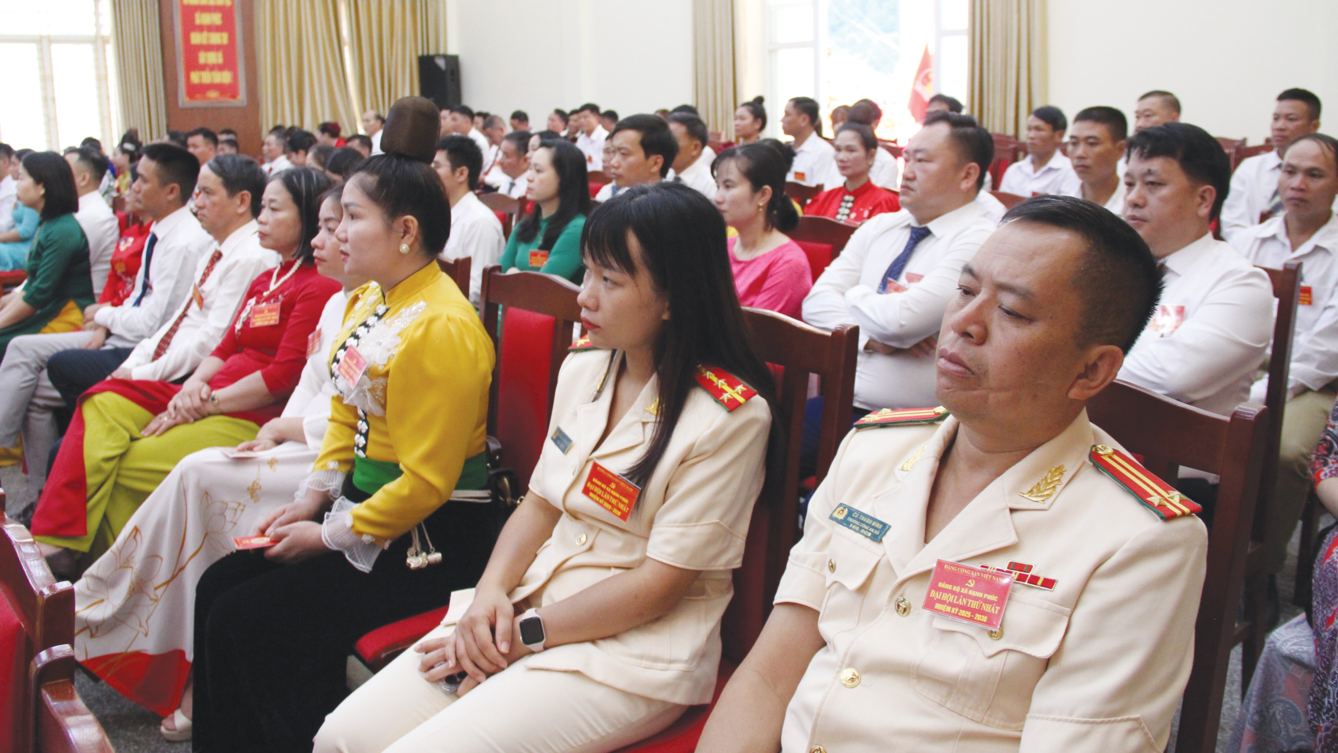 Các đảng viên dự đại hội. 2-955.jpg