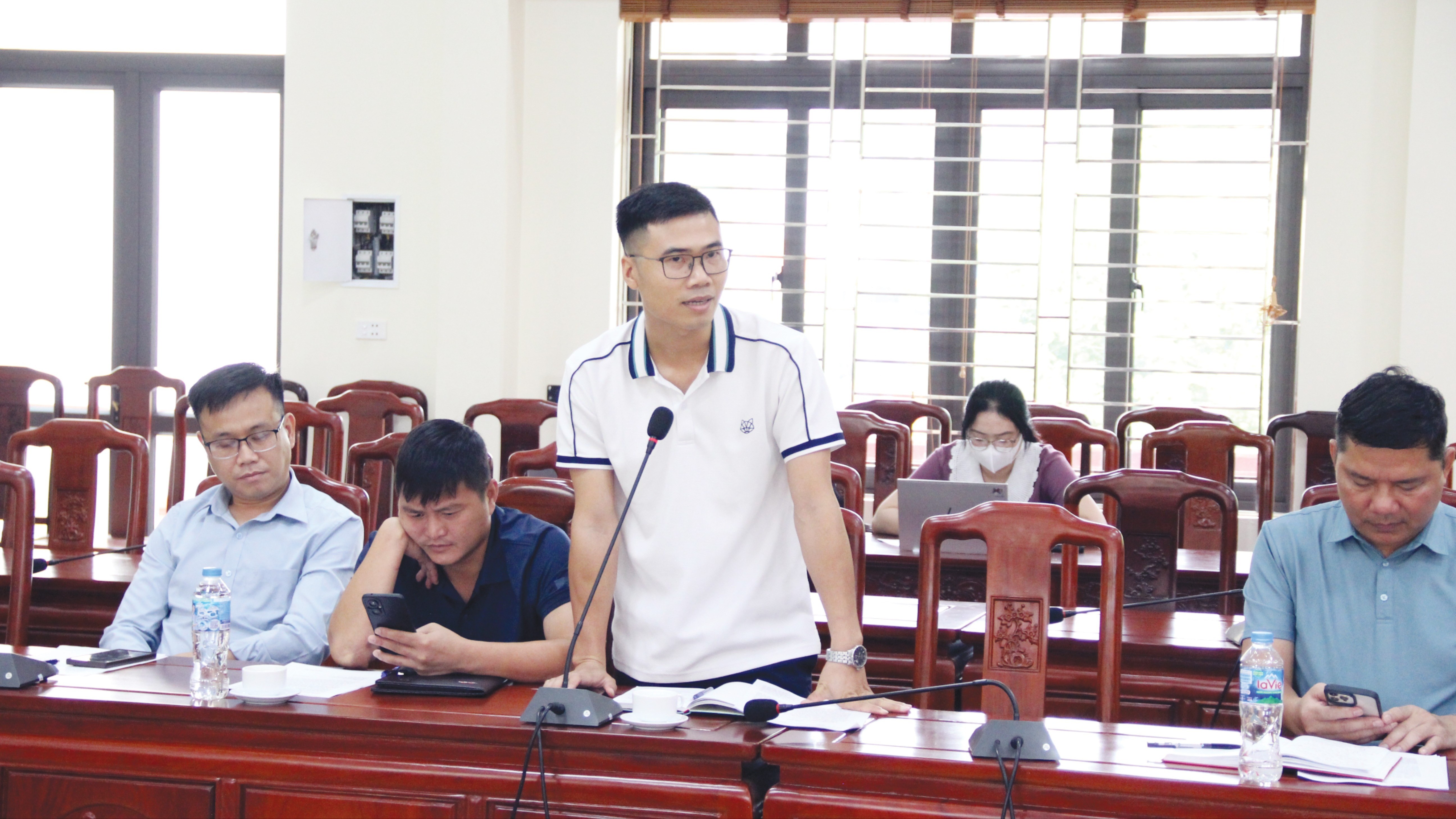 Đại diện Văn phòng Tây Bắc Tạp chí Kinh tế môi trường tham gia ý kiến. 9-6684.jpg