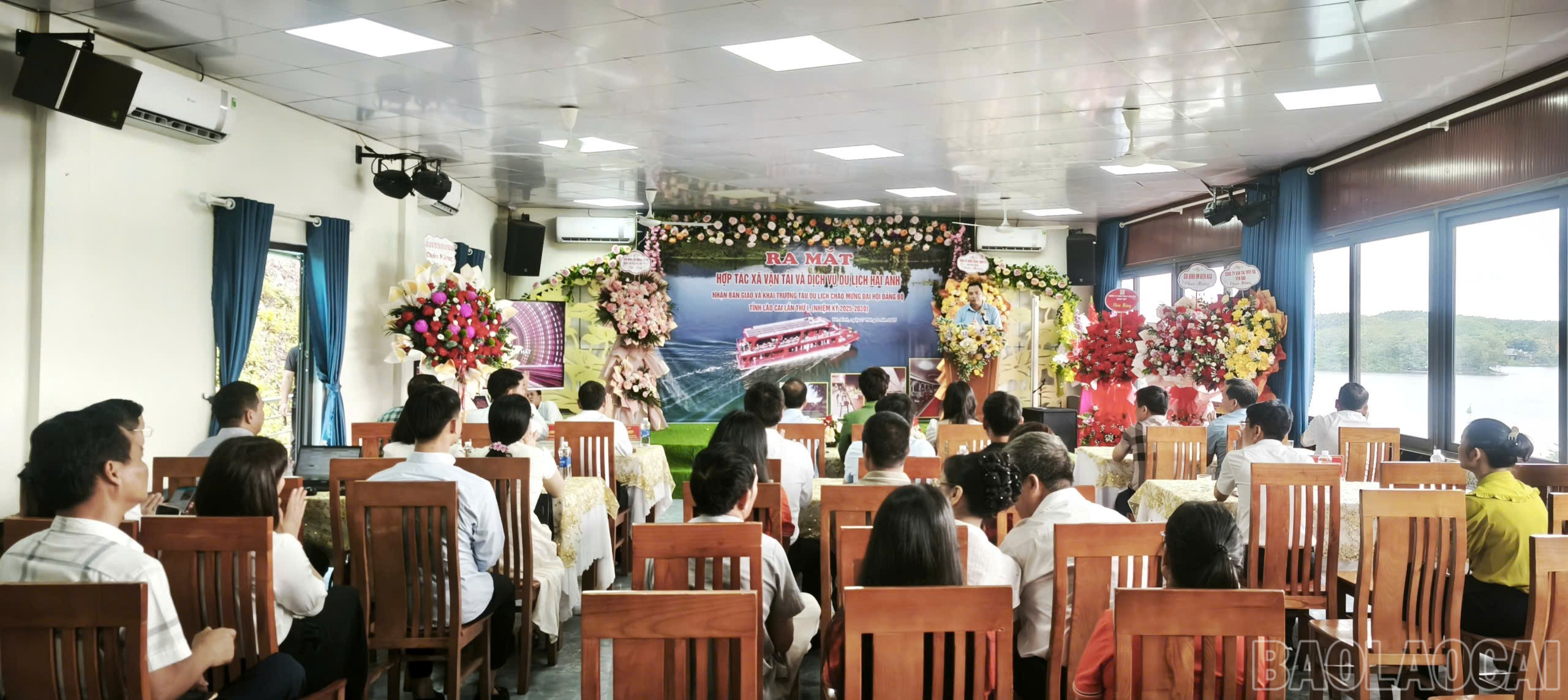 Quang cảnh lễ ra mắt Hợp tác xã Vận tải và Dịch vụ du lịch Hải Anh. baolaocai-br_quag-canh-le-ra-mat.jpg