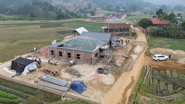 Xuân đến sớm trong những căn nhà mới ở Làng Chút