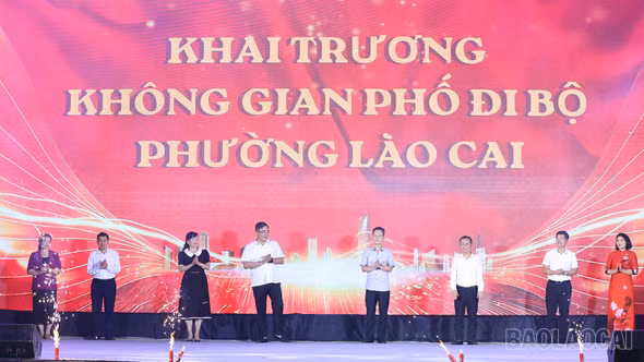 Phường Lào Cai kỷ niệm 1 năm thành lập và khai trương Không gian phố đi bộ