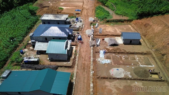 Cần đẩy nhanh tiến độ dự án tái định cư Bản Qua, xã Xuân Hòa