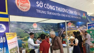 Gian hàng của tỉnh Yên Bái tại Hội chợ Thương mại Quốc tế Việt Nam lần thứ 33