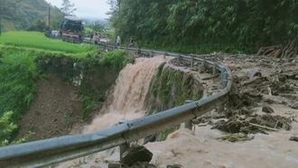 Sạt lở gây ách tắc giao thông trên đèo Khau Phạ. (Ảnh minh họa)
