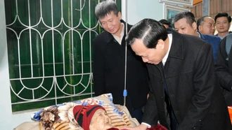 Bộ trưởng Bộ Lao động - Thương Binh và Xã hội Đào Ngọc Dung thăm, tặng quà Tết tại huyện Yên Bình
