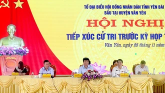 Chủ tịch UBND tỉnh Trần Huy Tuấn tiếp xúc cử tri huyện Văn Yên