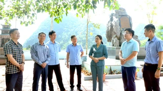 Phó Chủ tịch HĐND tỉnh Vũ Quỳnh Khánh khảo sát về chính sách hỗ phát triển du lịch tại huyện Văn Chấn