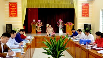 Phó Chủ tịch HĐND tỉnh Hoàng Thị Thanh Bình nắm tình hình hoạt động HĐND cấp xã tại huyện Văn Yên