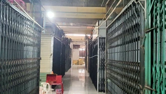 Nhiều điểm kinh doanh ở chợ Yên Bái đóng cửa, tạm dừng buôn bán