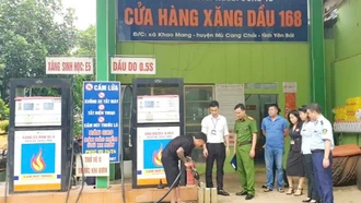 Đoàn công tác của Sở KH và CN phối hợp với các ngành liên quan kiểm tra một số cửa hàng xăng dầu trên địa bàn huyện Mù Cang Chải