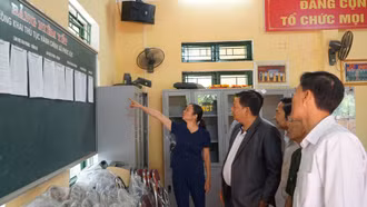 Bà Mai Thị Thu Hương - Bí thư Chi bộ thôn Tiền Phong, xã Giới Phiên, thành phố Yên Bái luôn sát sao với mọi công việc.