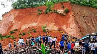 Các hộ dân nằm tr&#111;ng vùng nguy cơ sạt lở đất cần chủ động di dời khi có mưa lũ. Ảnh minh họa