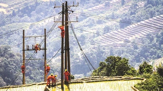 Điện về, làng bản xuân này vui hơn
