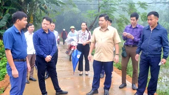 Ban Kinh tế - Ngân sách, HĐND tỉnh giám sát việc triển khai Đề án phát triển giao thông nông thôn tại xã Quy Mông, huyện Trấn Yên.