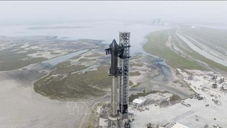 Tên lửa Starship của công ty hàng không vũ trụ SpaceX được đặt trên bệ phóng tại Texas, Mỹ.