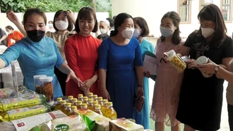 Gian hàng trưng bày các sản phẩm nhãn hiệu tập thể tỉnh Yên Bái.