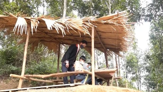 Một lán học trên núi của học sinh xã Ph&#111;ng Dụ Hạ.