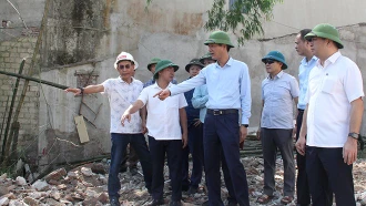 Đồng chí Nguyễn Thế Phước - Phó Chủ tịch Thường trực UBND tỉnh kiểm tra, đôn đốc tiến độ Dự án Phát triển tổng hợp các đô thị động lực - Tiểu dự án thành phố Yên Bái.