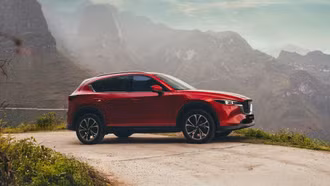 Mazda CX-5 dòng C-SUV chủ lực của hãng có giá bán ưu đãi từ 714 triệu đồng.