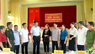 Chủ tịch UBND tỉnh Trần Huy Tuấn tiếp xúc cử tri huyện Văn Yên