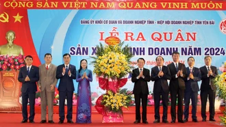 Các đồng chí lãnh đạo tỉnh Yên Bái dự Lễ ra quân sản xuất, kinh doanh năm 2024