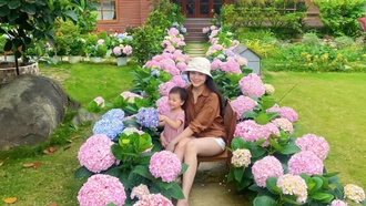 Chị Thu Ngọc cùng gia đình tại An Lành Farm ở xã Bạch Hà, huyện Yên Bình.