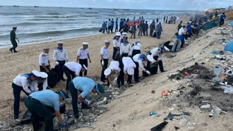 Cán bộ, chiến sĩ Lữ đoàn 171 thực hiện chiến dịch tình nguyện hành quân xanh năm 2025.