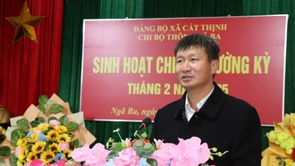 Bí thư Tỉnh ủy Trần Huy Tuấn dự sinh hoạt chi bộ thường kỳ tháng 2 tại Chi bộ thôn Ngã Ba, xã Cát Thịnh, huyện Văn Chấn