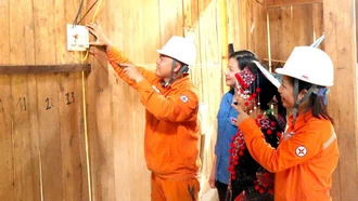 Tr&#111;ng năm 2023, Công ty Điện lực Yên Bái đã sửa sang lại hệ thống điện chiếu sáng và thay miễn phí bóng đèn LED tiết kiệm điện cho hàng trăm hộ gia đình có hoàn cảnh khó khăn trên địa bàn tỉnh.