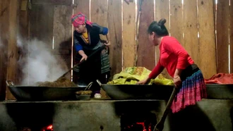Xã La Pán Tẩn, huyện Mù Cang Chải hiện có khoảng 200 hộ sản xuất rượu thóc theo phương thức truyền thống.