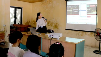 Teachers at the Provincial Driving Test Center apply AI in their lectures