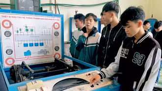 Students of Yen Bai Vocational College during hands-on practice at local facilities.