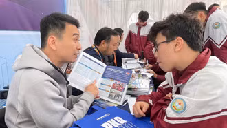 Yen Bai Organizes Career Counseling â€“ Enrollment â€“ Employment Fair for Students at Educational Institutions across the Province.