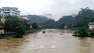 Mực nước sông Lô đang dâng cao ngày 28/6.
