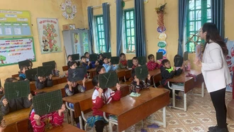 Học sinh Trường PTDTBT TH&THCS Dế Xu Phình, xã Dế Xu Phình, huyện Mù Cang Chải tr&#111;ng giờ học.