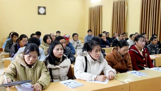 Các già làng, trưởng bản, người có uy tín tham dự tập huấn về bình đẳng giới