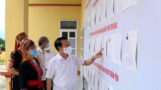 Bí thư Tỉnh ủy Đỗ Đức Duy cùng các ứng cử viên đại biểu Quốc hội và HĐND tỉnh tiếp xúc cử tri, vận động bầu cử tại huyện Trấn Yên