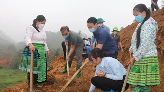 Bí thư Tỉnh ủy Đỗ Đức Duy tham gia “Ngày cuối tuần cùng dân” tại xã Hồng Ca, huyện Trấn Yên