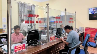 Bộ phận một cửa Trạm Tấu nỗ lực làm việc trước ngày sáp nhập