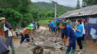 Nhân dân xã Nậm Khắt, huyện Mù Cang Chải chung sức, đồng lòng xây dựng nông thôn mới. 